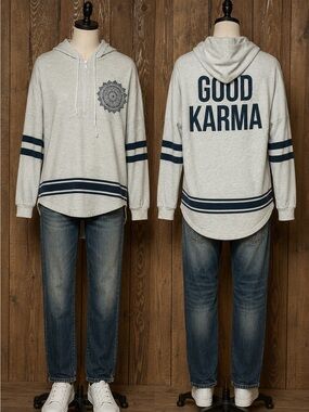 rue21‎ White Hooded Top with Black Label